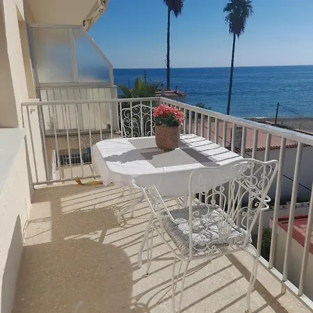 A Vora Mar Apartment *